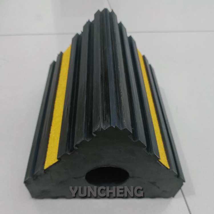 橡胶止轮块 橡胶轮档 限位器 橡胶挡车器 云程价格优惠