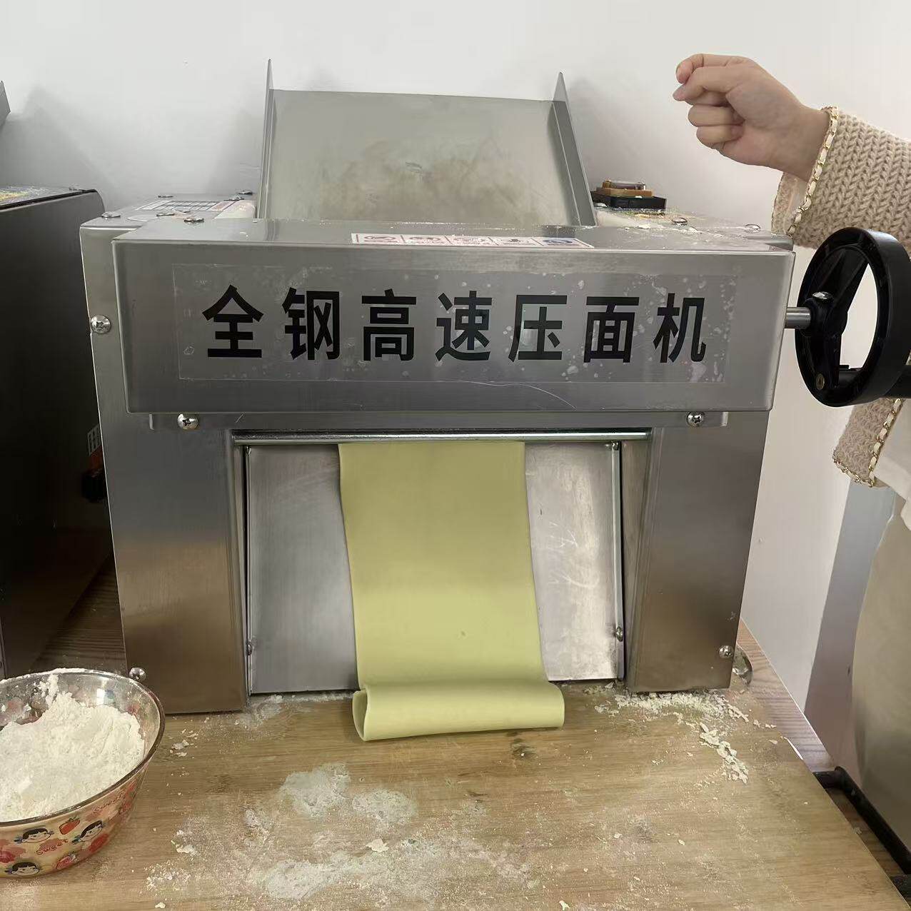 小型台式高速大功率包子馒头商用鲜面条机擀皮机压面机家用揉面机