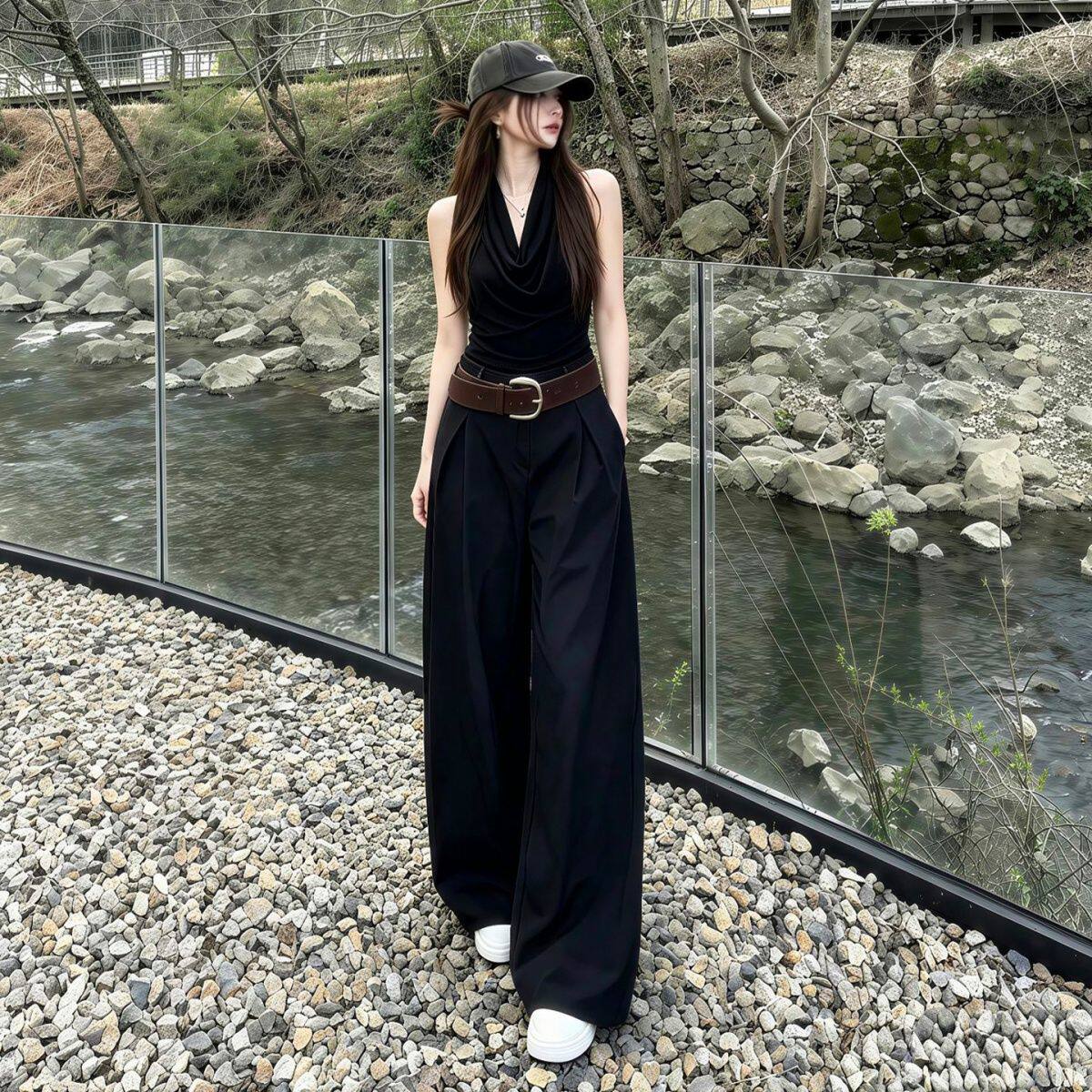 韩系穿搭巨好看的夏装一整套女2026新款黑色挂脖上衣阔腿裤两件套