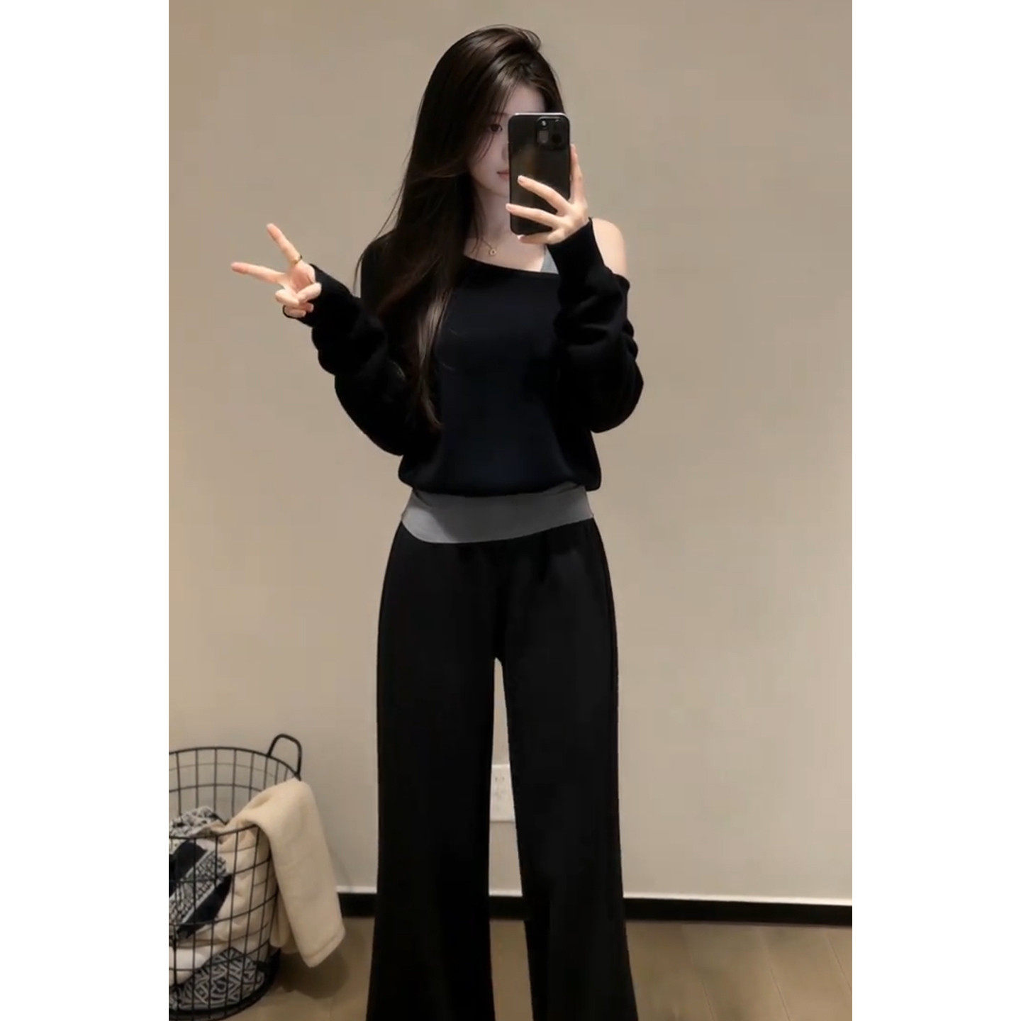 早秋季韩系巨好看穿搭一整套2026新款假两件露肩卫衣女阔腿裤套装