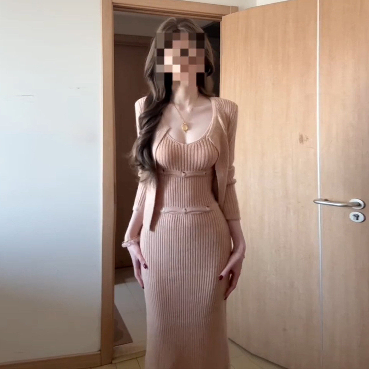 法式温柔粉色针织连衣裙子女2026新款早春穿搭巨好看包臀长裙套装
