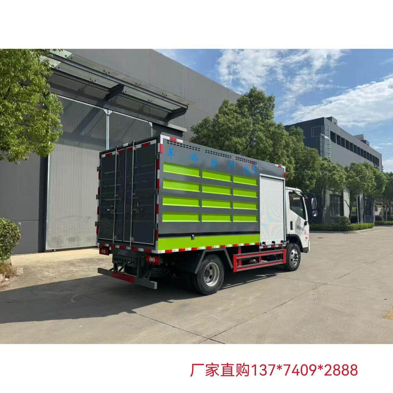 厂家直供11方蓝牌秸秆牧草物料粉碎车 竹子树枝粉碎车一车多用