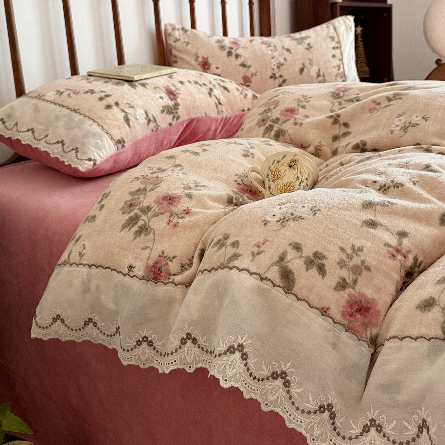 新款法式小清新蕾丝花边保暖加厚牛奶绒四件套复古ins风床上用品y
