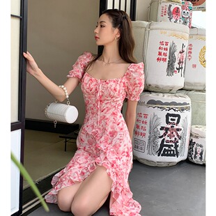 2026夏装新款粉色甜美短裙雪纺碎花连衣裙女性感开叉花边长裙