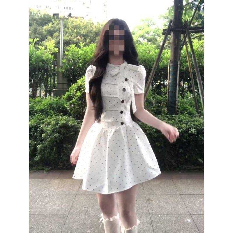 韩系少女感立领系带波点连衣裙夏季时尚褶皱设计感收腰显瘦A字裙