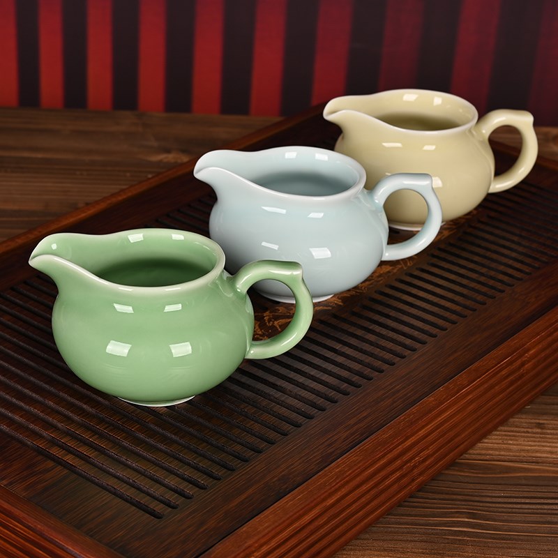 精品青瓷公道杯分茶器茶海中式创意家用陶瓷功夫茶具配件泡茶器