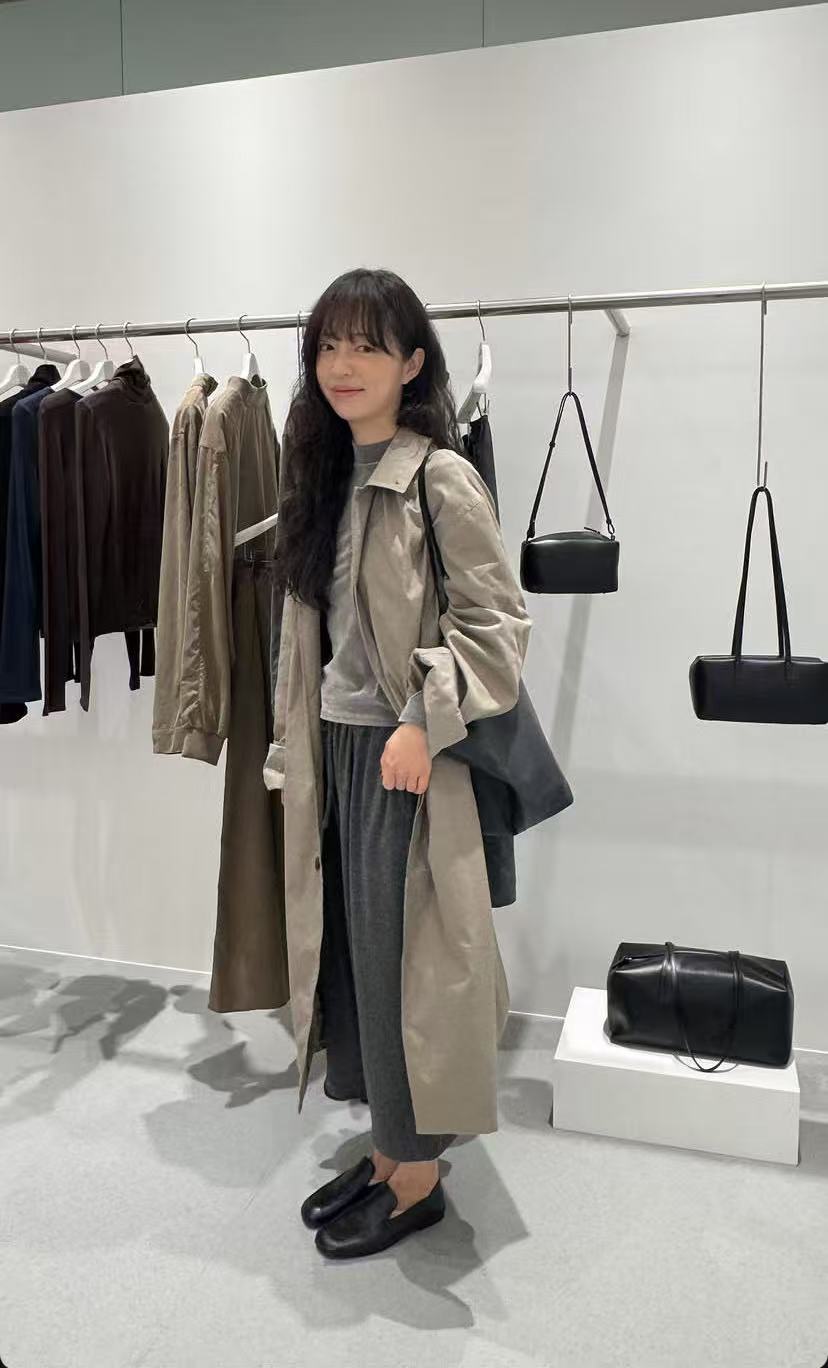 韩国品牌 AMOMENTO 26秋冬 褶皱 长款风衣