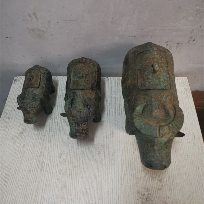 仿古青铜器工艺摆件收藏品亚丑牛尊洛阳英爵烟云涧紫器铜莱马柏成