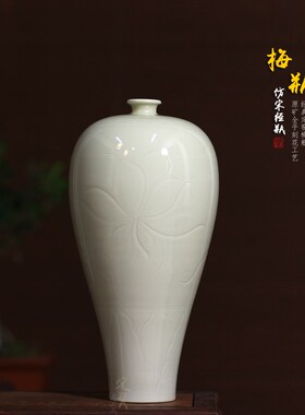 定窑定瓷摆件梅瓶陶瓷白定仿宋刻花缠枝莲经瓶中式花瓶白瓷工艺品
