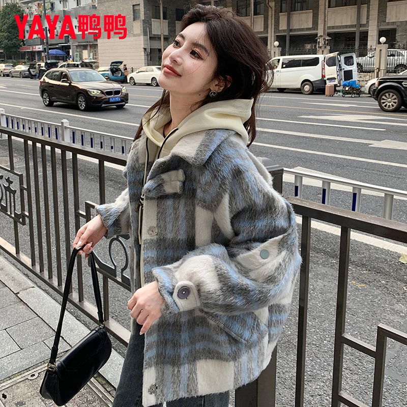 鸭鸭90绒羽绒服2026春款新款女韩版格子宽松短款街头毛呢外套