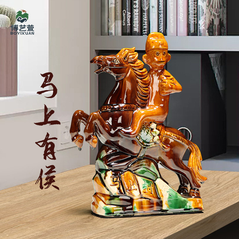 博艺萱马上有候陶瓷马摆件猴子骑马马到成功领导送礼办公桌装饰