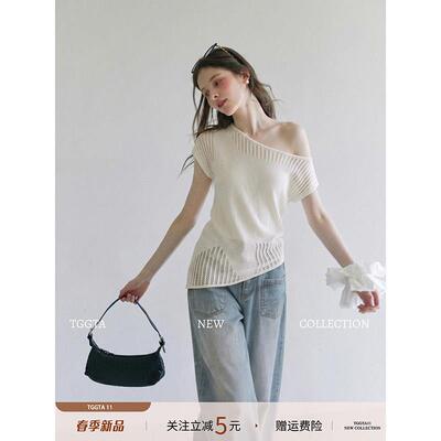 TGGTA镂空斜肩针织短袖t恤女夏季2026新款设计感小众修身露肩上衣