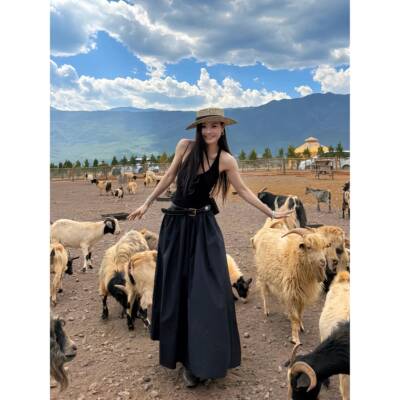云南新疆大西北旅游黑色大裙摆吊带连衣裙女针织拼接气质收腰长裙