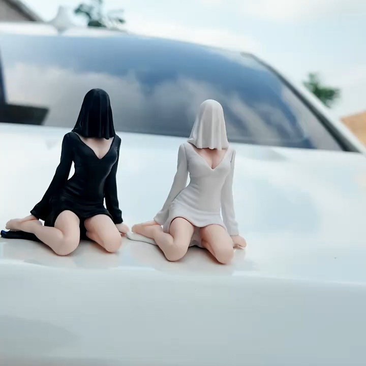 创意黑袍女王车载装饰后车尾中控台办公桌摆件装饰美少女装饰用品