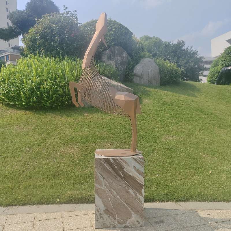 户外不锈钢雕塑抬头鹿大型摆件轻奢公园景观艺术品软装装饰工艺品