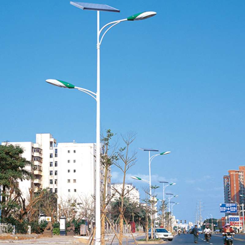 新农村太阳能灯自动感应控制 led8米10米150w双头双臂太阳能路灯