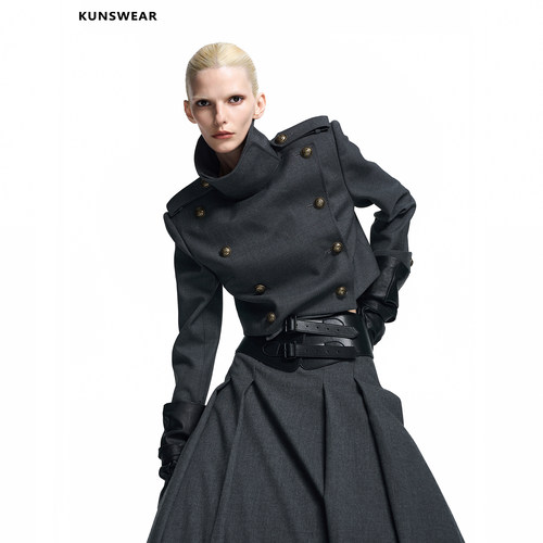 KUNSWEAR/琨丝薇尔26FA 先锋军装风高领双排扣短款外套 846002290