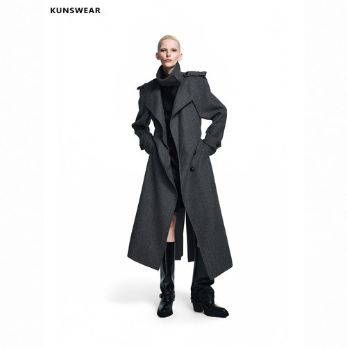 KUNSWEAR/琨丝薇尔26FA 深灰肌理感人字纹长款风衣外套 846002250