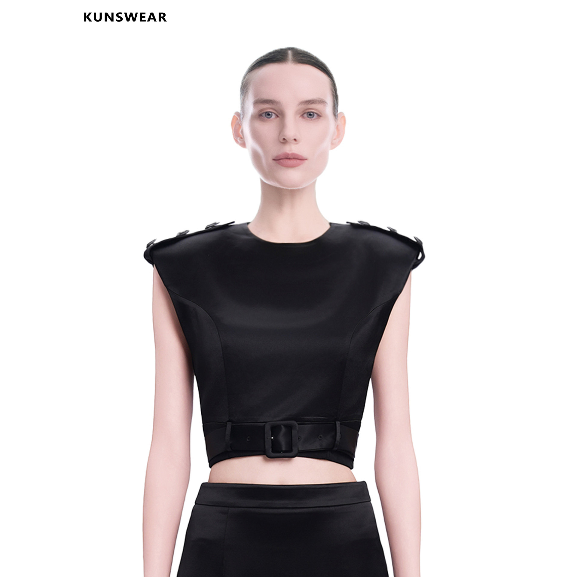 KUNSWEAR/琨丝薇尔26SU 收腰无袖时尚潮流肩章腰带设计短款上衣
