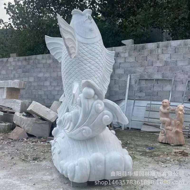 石雕鲤鱼花岗岩水池青石喷水鱼户外汉白玉吐水小鲤鱼景观流水摆件