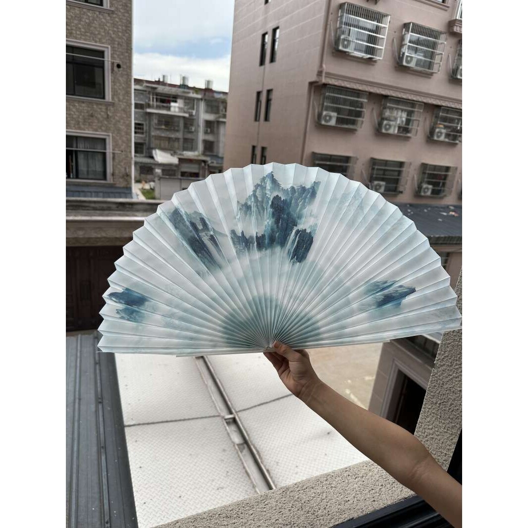 蓝水墨山水半圆装饰油纸扇双面婚庆场景拍照背景布置红色折叠扇子