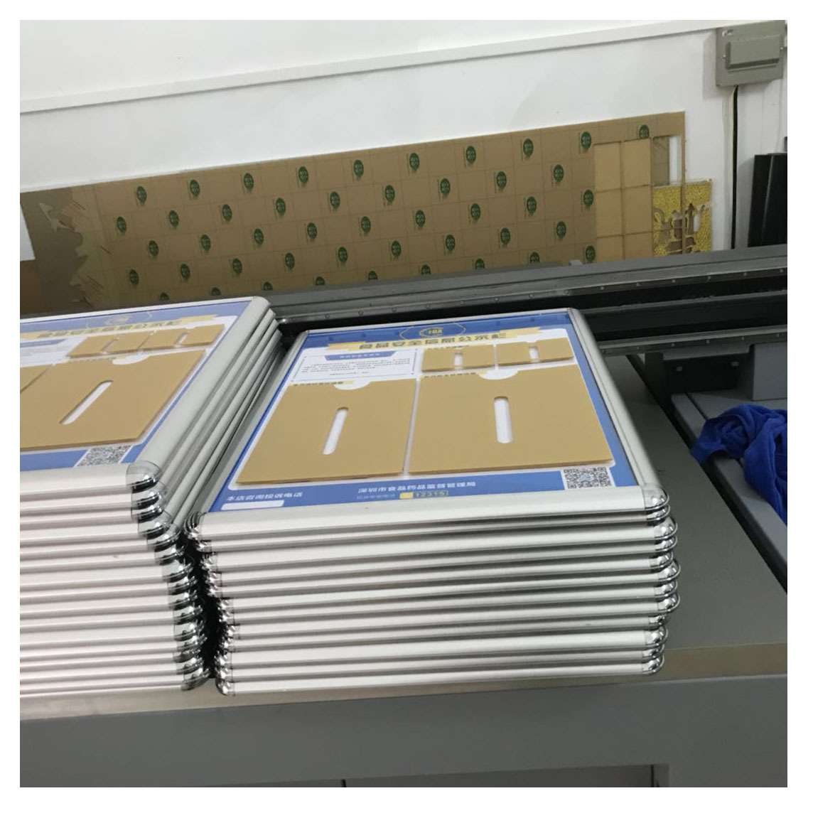 亚克力公示栏公示栏展板铝边框公示栏展板市政学校商场公示栏展板