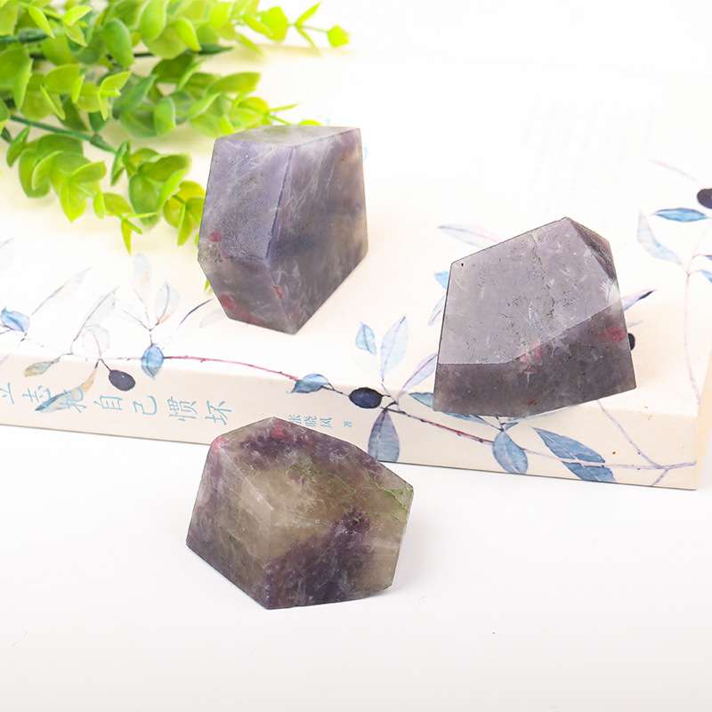 热销天然水晶梅花碧玺四棱柱独角兽原石打磨单尖柱桌面装饰摆件