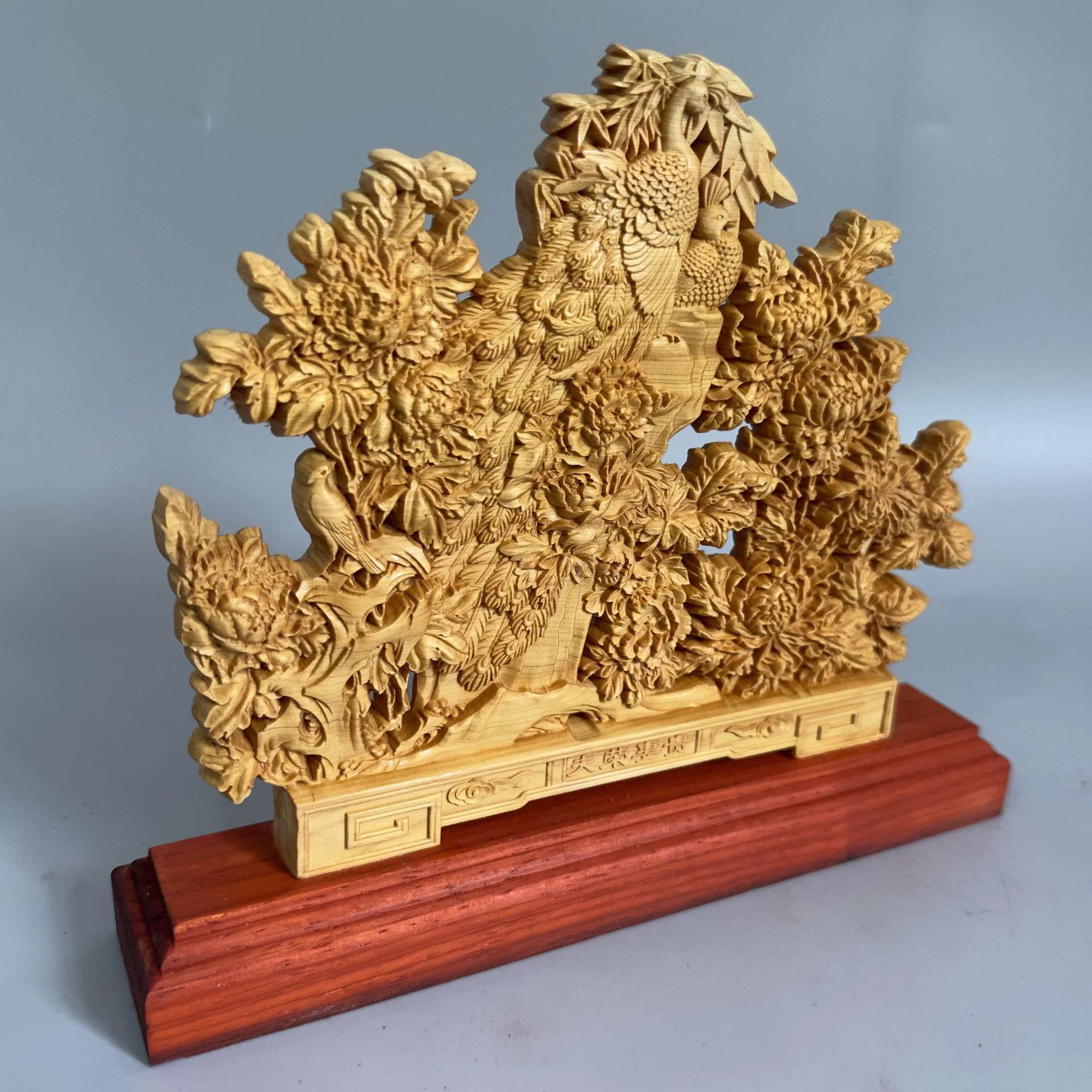 崖柏木雕牡丹花孔雀夫荣妻贵实木摆件 居家大客厅送礼装饰工艺品