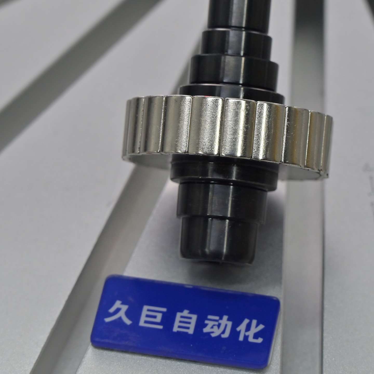 久巨无刷电机自动贴磁机内外转子自动点胶贴磁一次成型组装