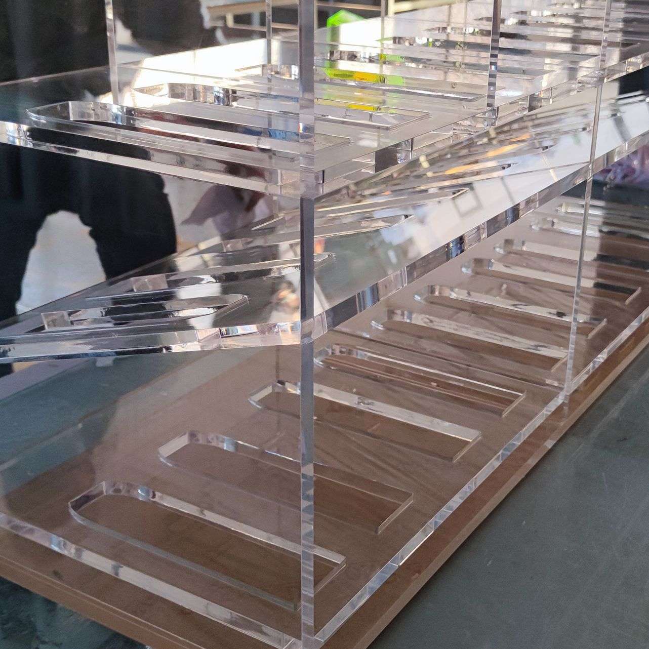 现代简约风透明亚克力酒柜大型有机玻璃展示柜商场多宝阁