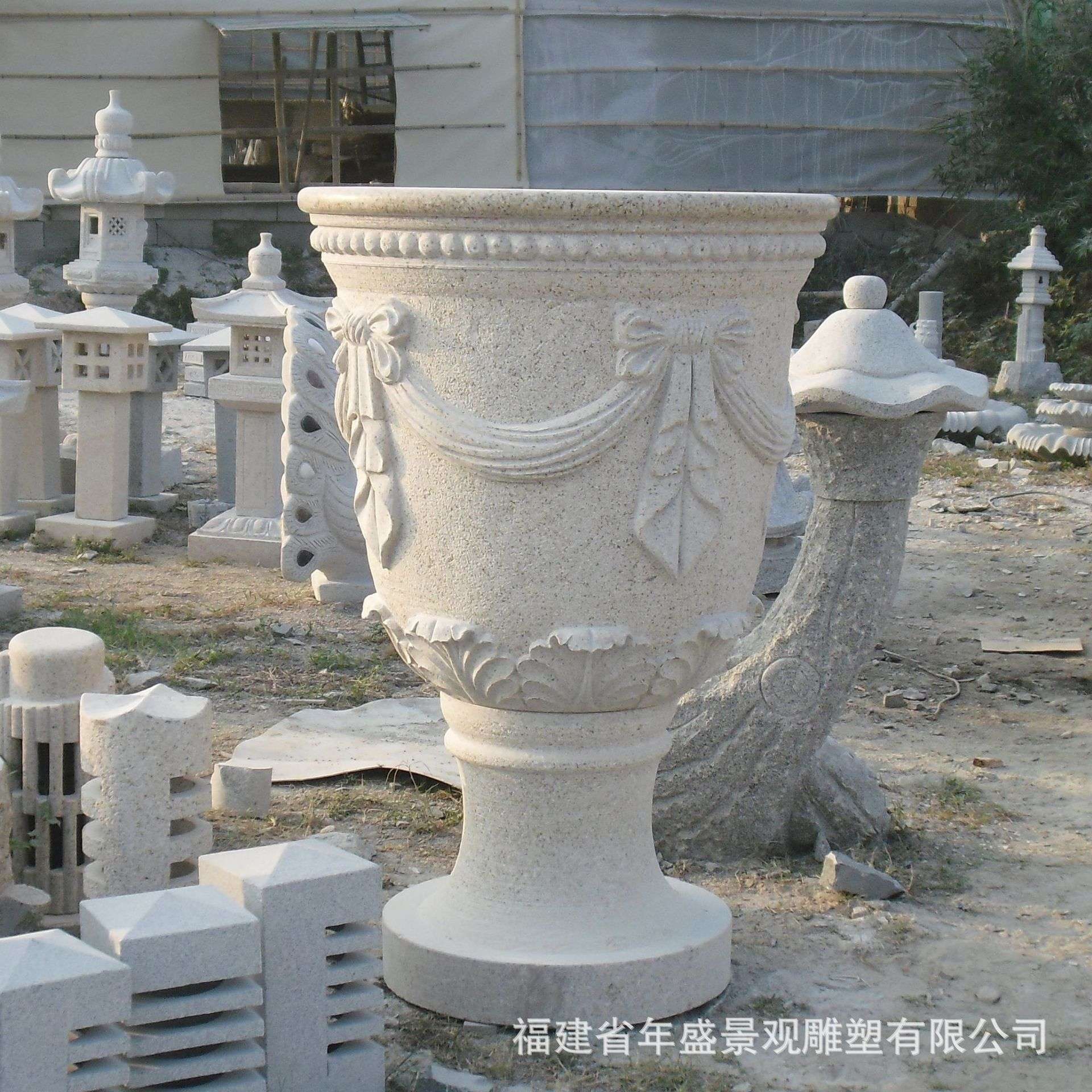 欧式石雕大花瓶 公园景点摆放黄锈石花盆 户外景观雕塑