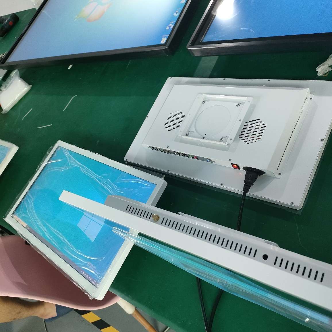 27寸壁挂式工业绩触控终端一体机/广告机/查询机智能安卓window图片