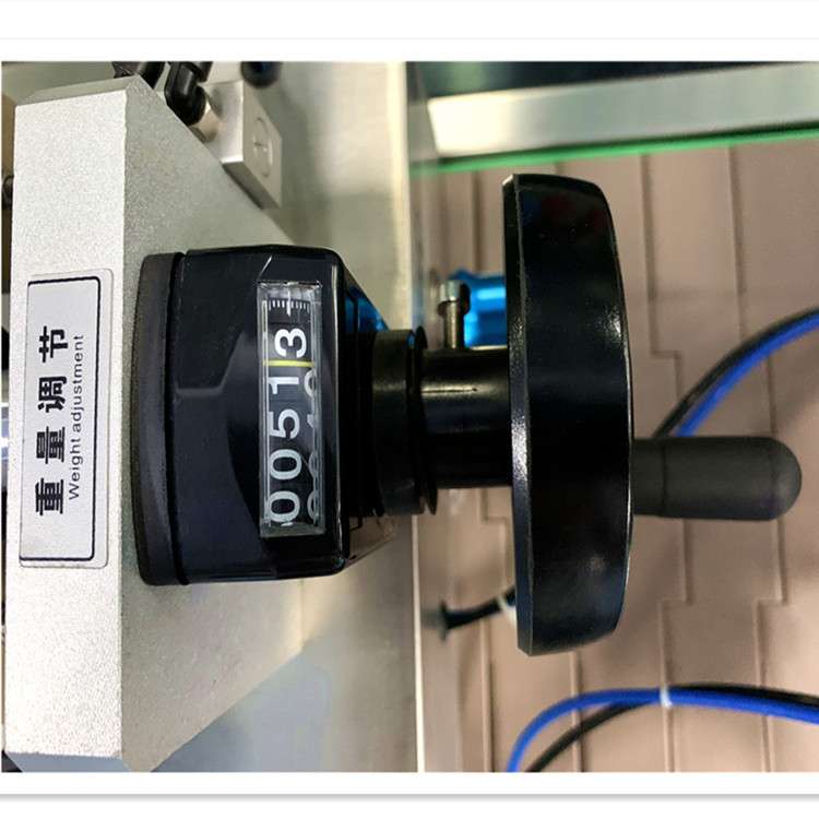 辣椒油橄榄油食用油半自动灌装机桌面卧式定量灌装机远杨机械