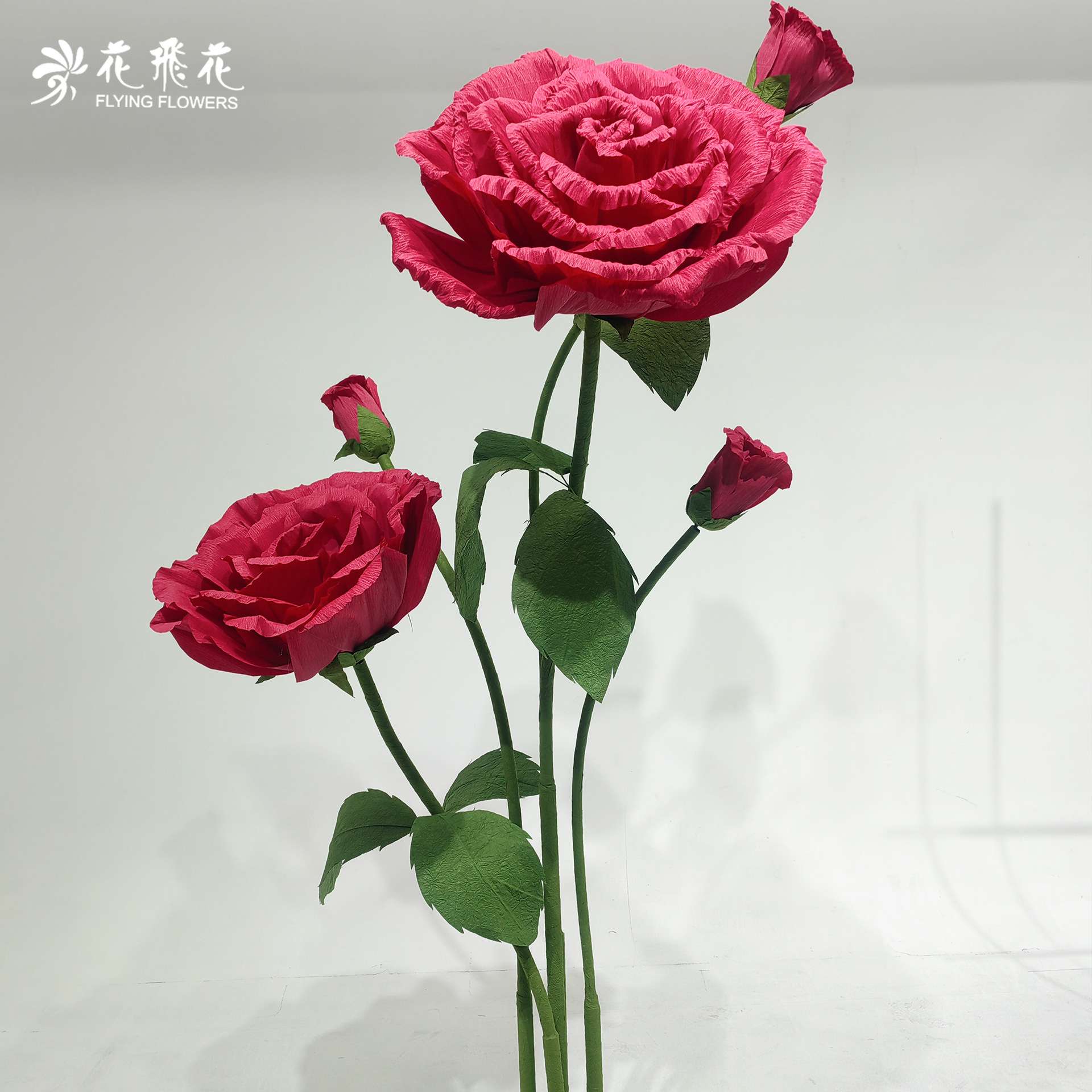 巨型纸艺红玫瑰装置商场婚礼浪漫氛围春季情人节布置拍摄打卡道具