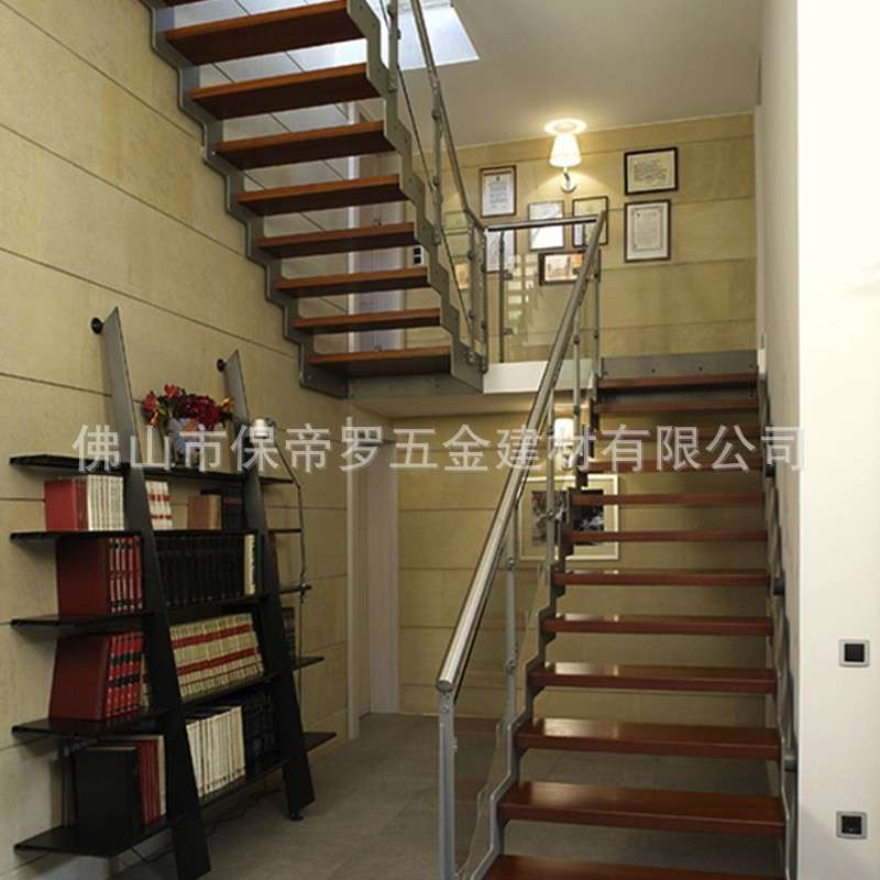 室内 家用公寓 楼梯现代简约风双梁钢板钢木玻璃侧装楼梯护栏