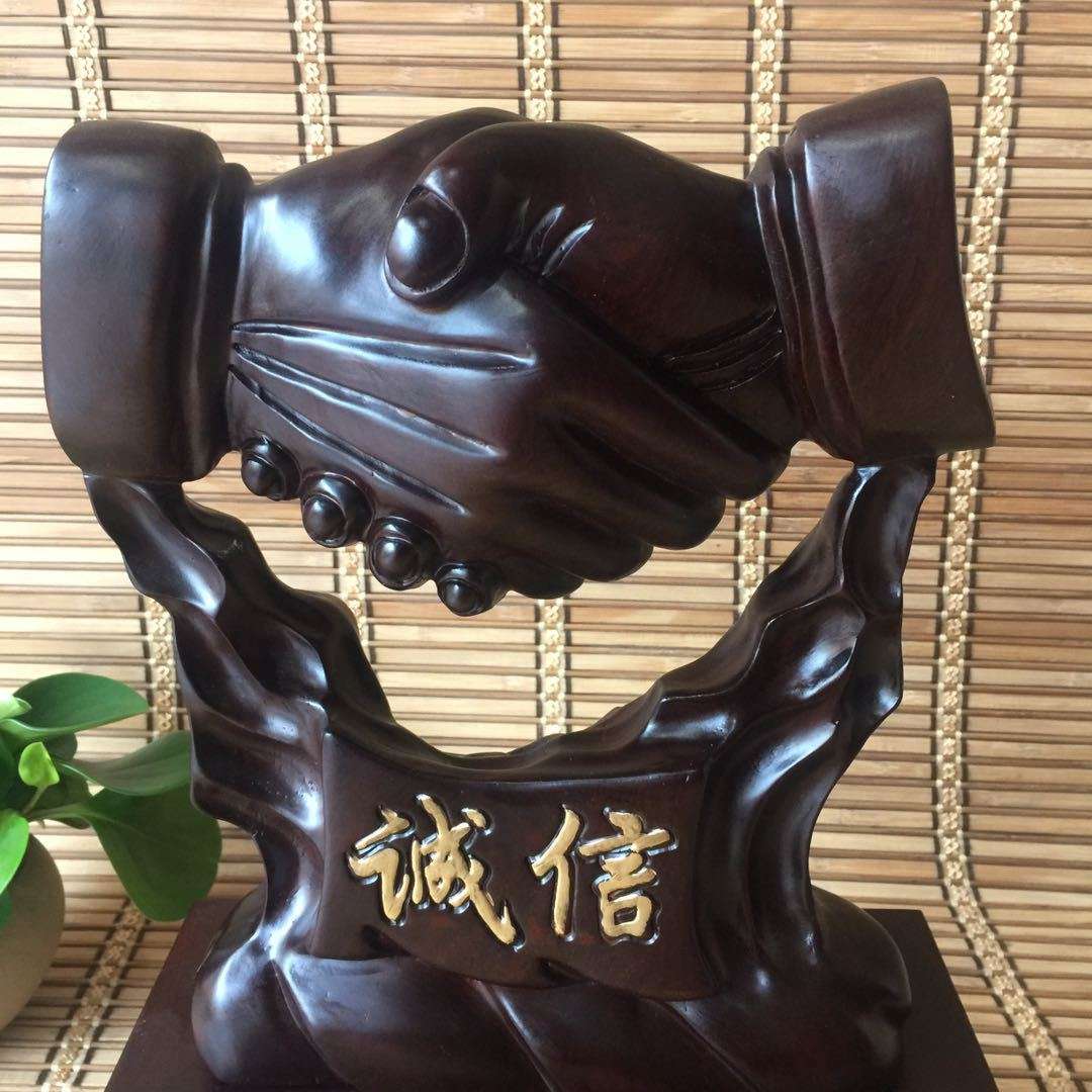 公司老板桌面摆件商务办公室书房书柜创意摆设店铺实木装饰品