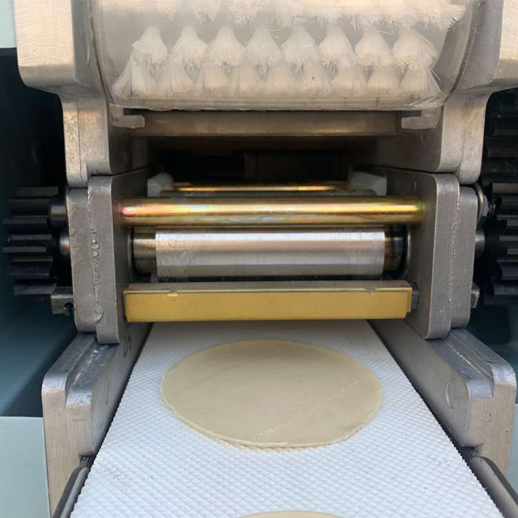 厂家直销小型商用仿手工饺子皮机全自动做饺子皮混沌皮云吞皮机器