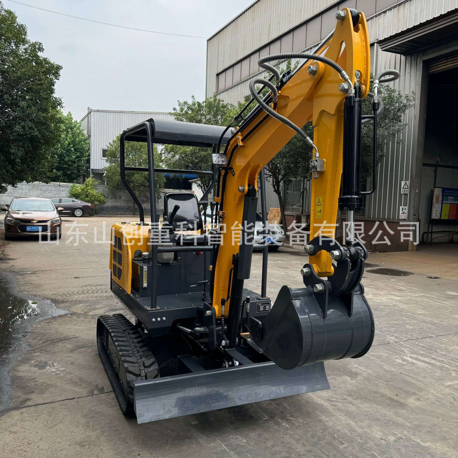 小型挖掘机 大臂侧摆工程挖沟破碎用挖机厂家供应家用挖土小挖机
