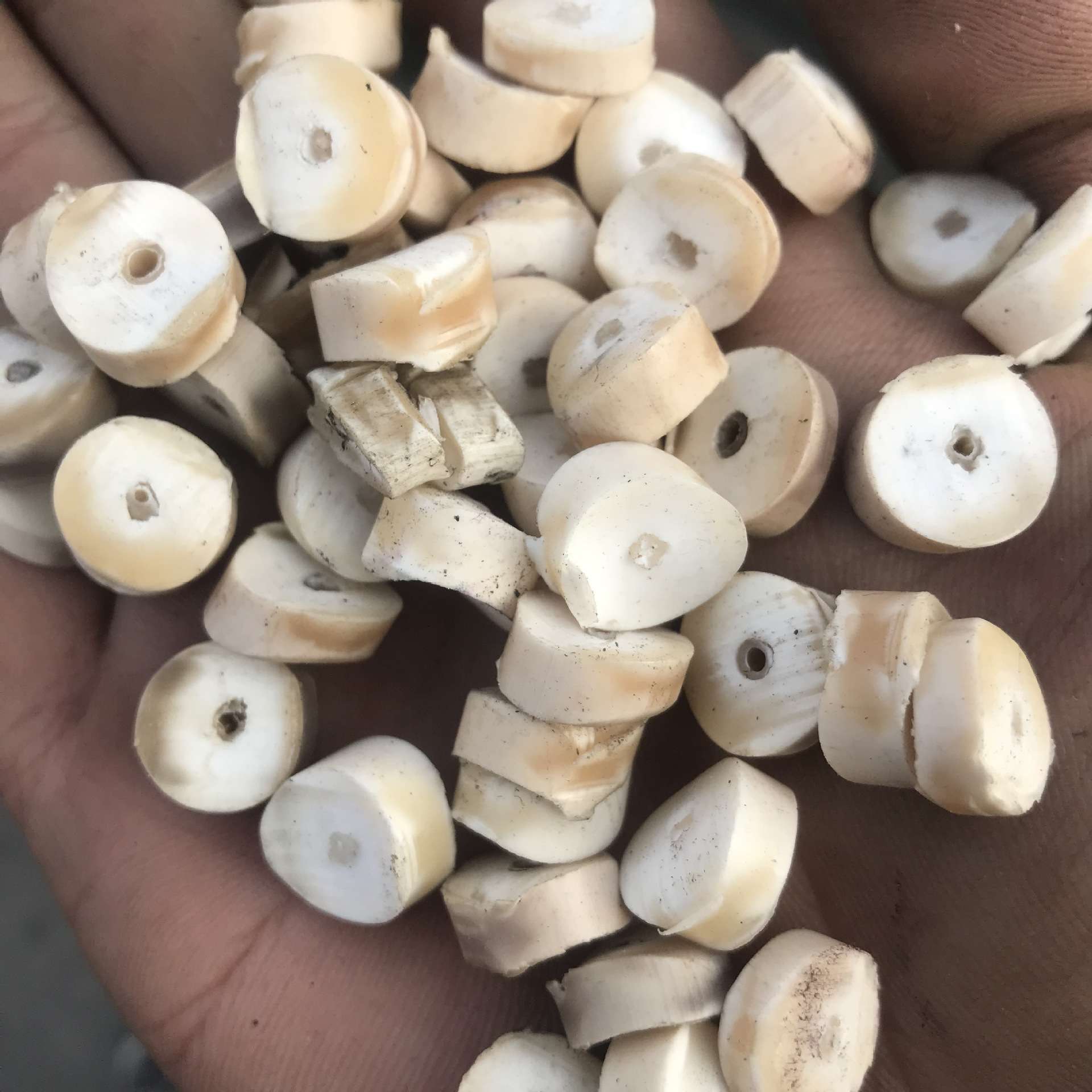 厂家销售灰白色海揽管粉碎造粒料PP再生颗粒
