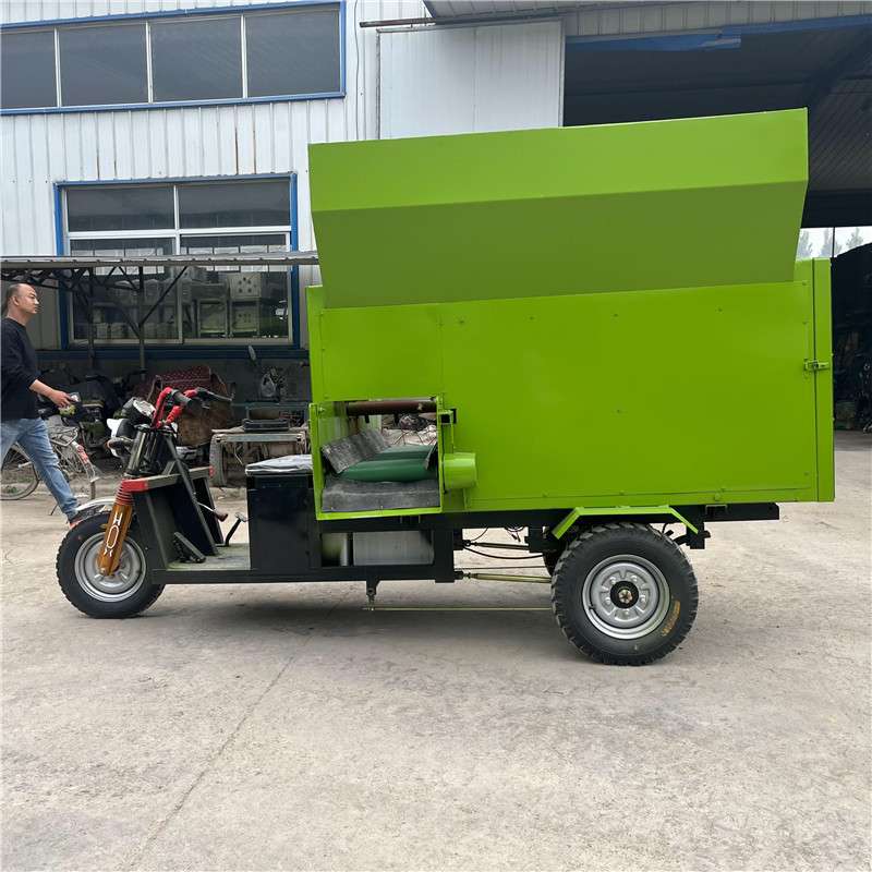 饲养场三立方喂草车养殖用电动款日粮喂牛车双边出料全自动撒料车