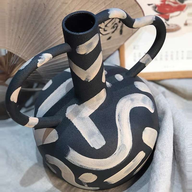 北欧现代双耳陶瓷花瓶设计师款出口样板间软装花器客厅装饰品摆件