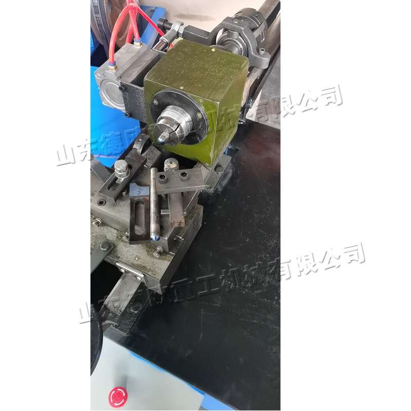 三片式夹紧钢管封口机 螺杆感应定位圆头封头机 钢管旋压机