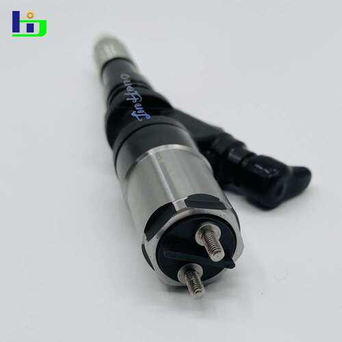 095000-1211喷油器总成6156-11-3300 6156-11-33适用小松PC400-7