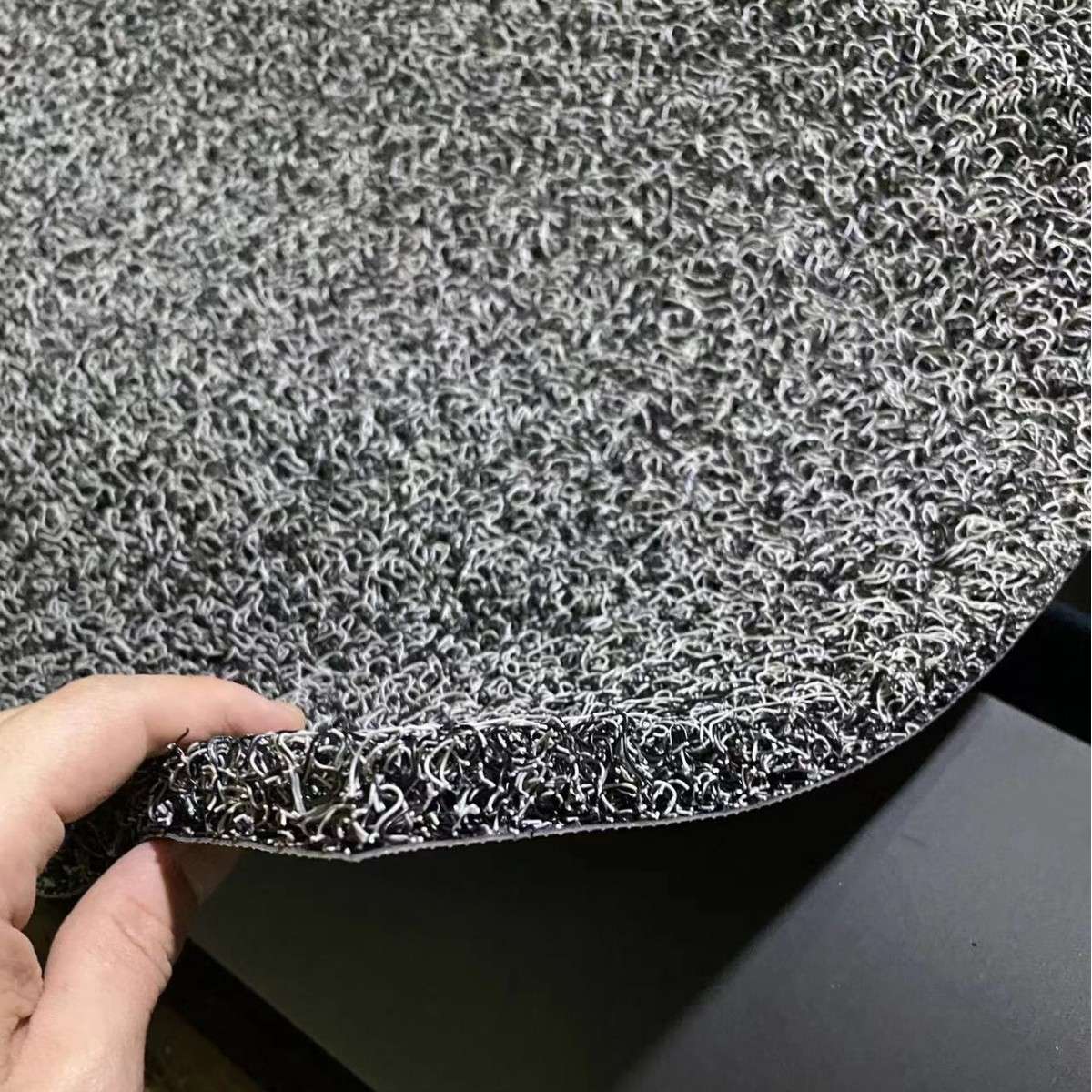厂家直销塑料丝圈地垫汽车脚垫自由裁剪加厚加密20mm通用整大卷材