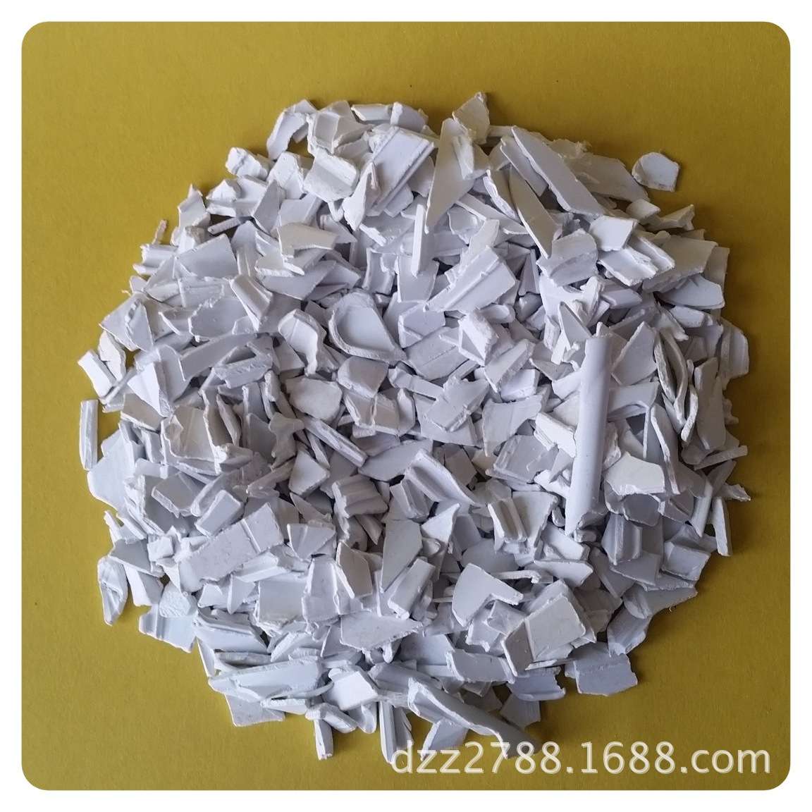 低价再生硬PVC粉碎料墙壁板原料pvc破碎料 硬PVC塑钢粉碎料