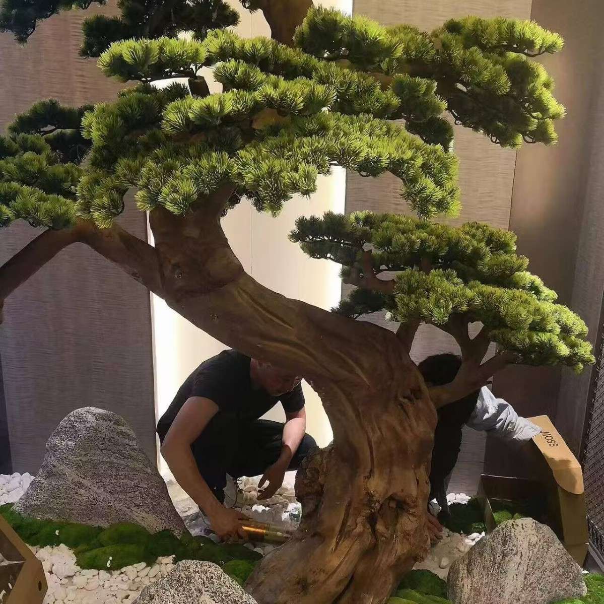 仿真迎客松树假树根抱石松罗汉松雕刻木雕酒店橱窗玄关造景装饰