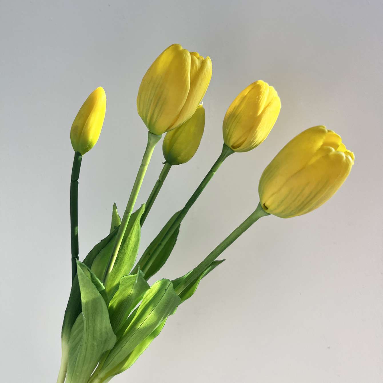 婚庆仿真花手感保湿郁金香花束假花餐桌装饰摆花婚庆假花新娘手捧
