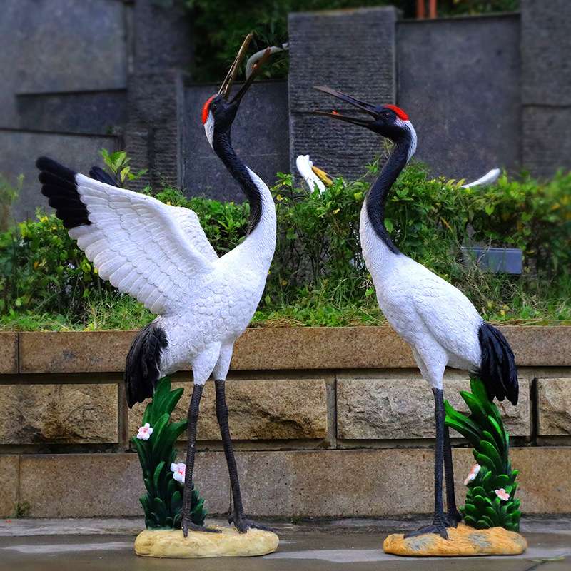 丹顶鹤室外园林景区水池假山造景鸟类仙鹤雕塑商场动物园装饰摆件