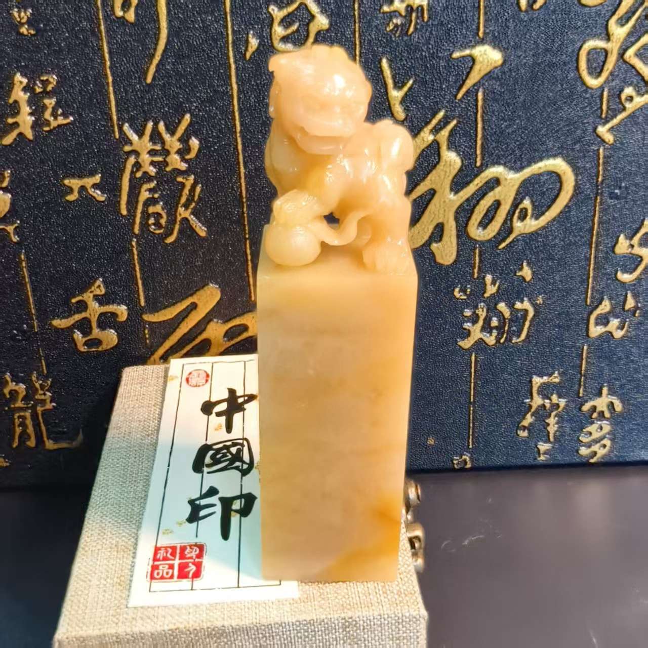 老挝北部田黄石雕刻钮头章瑞兽呈祥成品闲章文创金石篆刻印章收藏