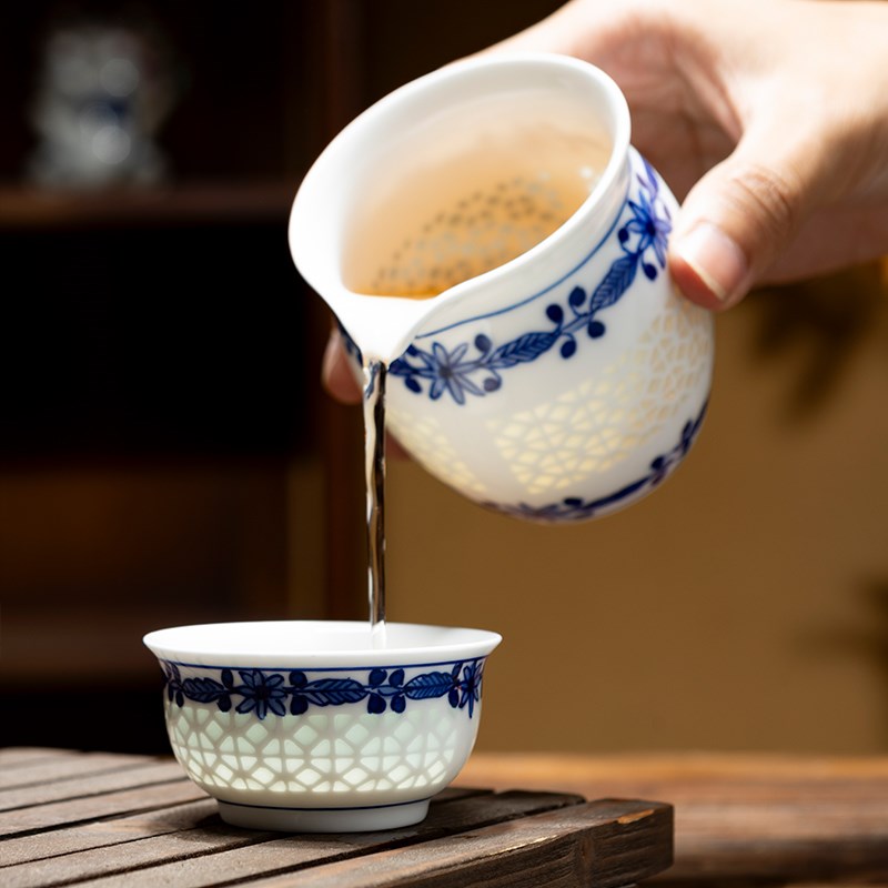 景德镇镂空玲珑陶瓷功夫茶具手绘青花瓷茶壶茶杯套装中式家用简约